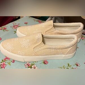 Shoe Dazzle Beige Floral Slip-On Flats